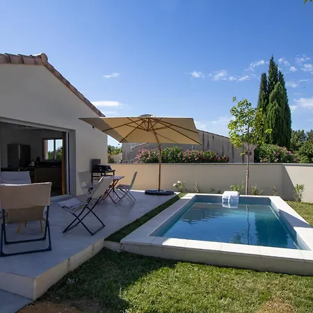 Villa De Plain-pied Au Centre Du Village Avec Piscine Privee *
