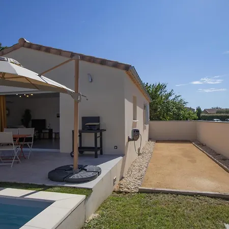 Villa De Plain-pied Au Centre Du Village Avec Piscine Privee *